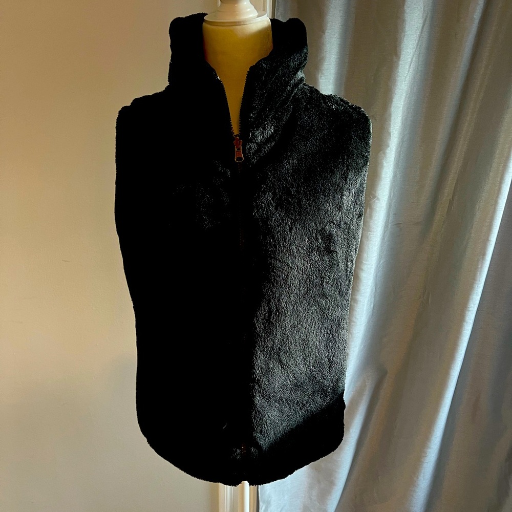 Black Faux fur/ Reversible to Quilted Vest w/ zipper and pockets